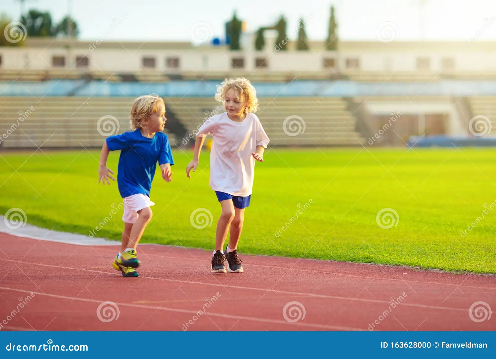 郭艾伦斩获MVP，终于圆梦，球迷释然